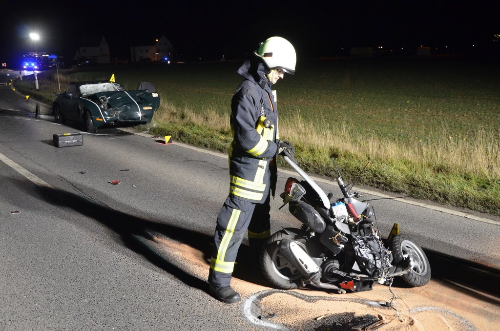 Schwerer VU PKW Roller Koeln Porz Libur Liburer Landstr P123.JPG